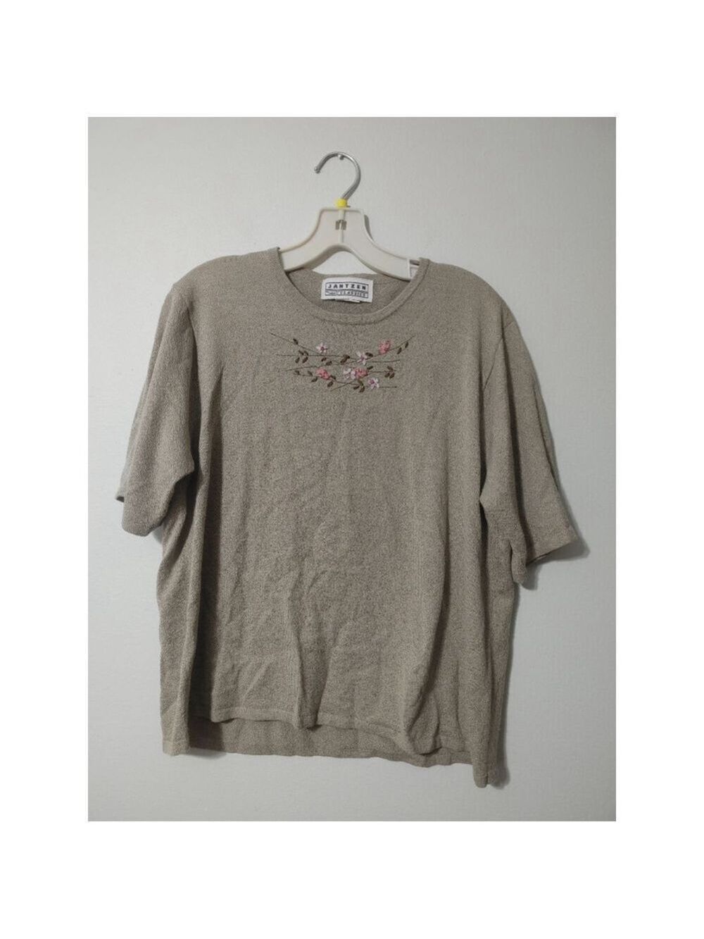 Women's Vintage Jantzen Beige Short Sleeve Tee with Floral Embroidery M-L